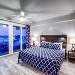 Brand New!Laketown Wharf 334! Beautiful 3 Bd, Great Amenities, And Great Location